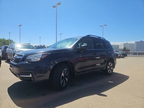 Used 2018 Subaru Forester 2.5i Limited AWD/4WD image 3