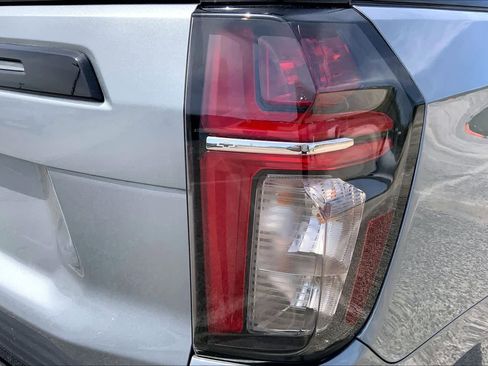 Used 2023 Chevrolet Suburban Z71 w/ Luxury Package image 30