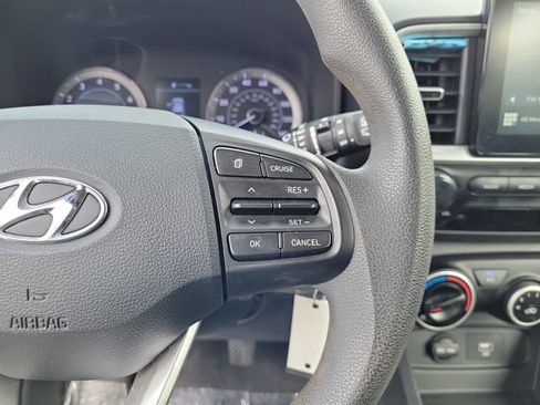 Used 2020 Hyundai Venue SE FWD image 23