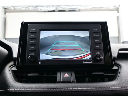 Used 2021 Toyota RAV4 LE image 17