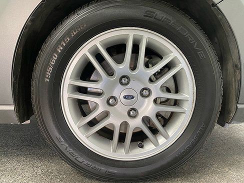 Used 2010 Ford Focus SE image 24