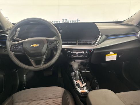 Used 2024 Chevrolet Trax LT image 24