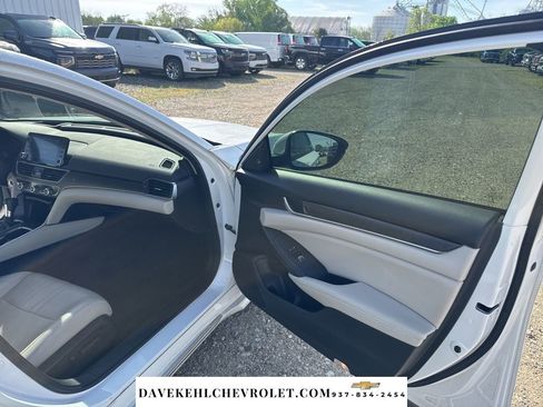 Used 2018 Honda Accord Touring image 27