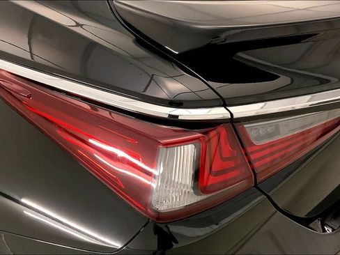 Used 2025 Lexus ES 350 Ultra Luxury w/ Accessory Package (Z2) FWD image 28