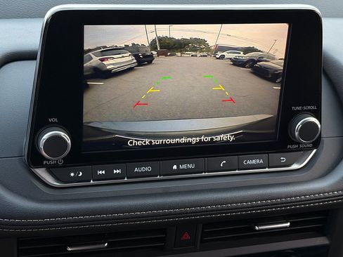 Used 2025 Nissan Rogue SV FWD image 13