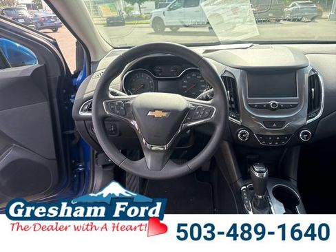 Used 2017 Chevrolet Cruze LT FWD image 18