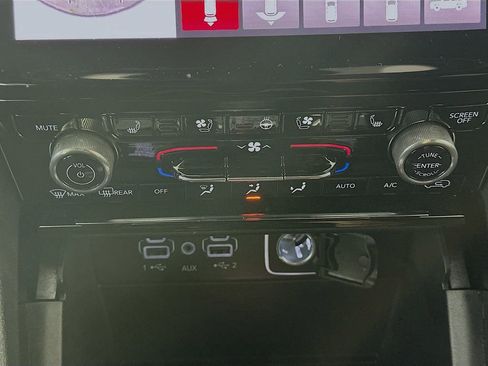 Used 2022 Jeep Grand Cherokee Summit AWD/4WD image 18
