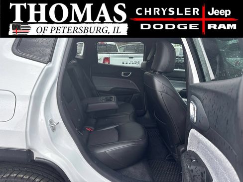 Used 2025 Jeep Compass Latitude w/ Convenience Group AWD/4WD image 27