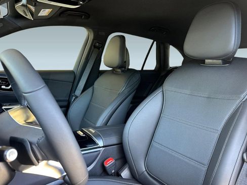 Used 2026 Mercedes-Benz GLC 300 4MATIC image 5