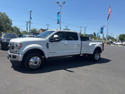 Used 2022 Ford F450 Lariat w/ Lariat Ultimate Package AWD/4WD image 3