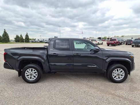 Used 2024 Toyota Tacoma SR5 AWD/4WD image 4