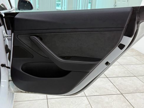 Used 2018 Tesla Model 3 Long Range RWD image 16