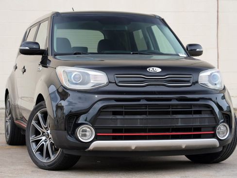 Used 2018 Kia Soul ! w/ Tech Package FWD image 2