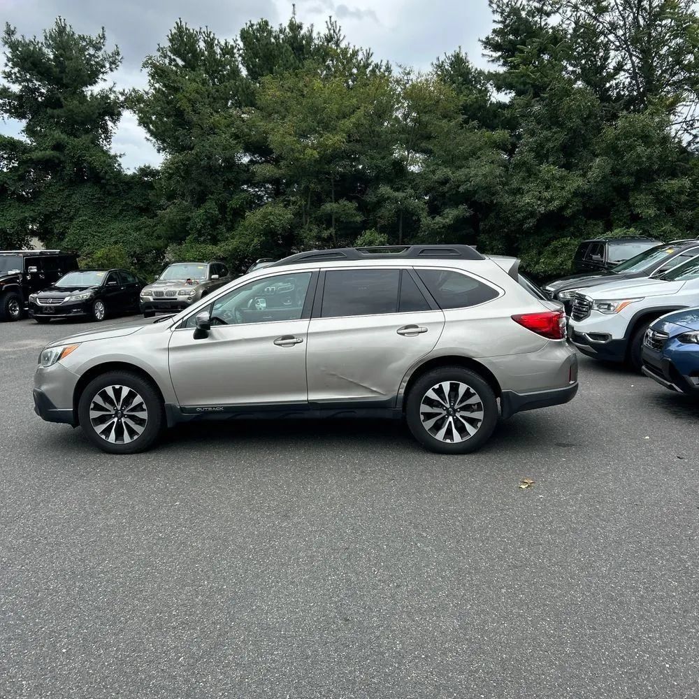 Used 2017 Subaru Outback 2.5i Limited AWD/4WD image 3