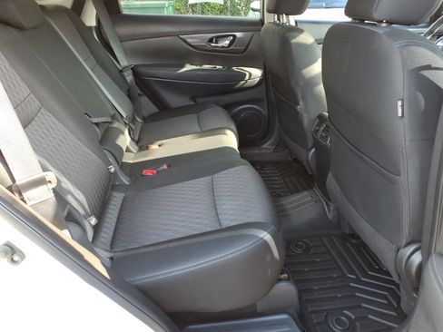 Used 2017 Nissan Rogue SV w/ SV Premium Package AWD/4WD image 27