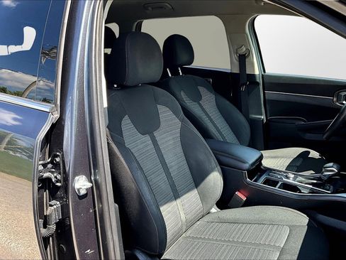 Used 2022 Kia Sorento LX image 7