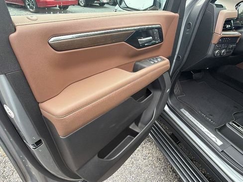New 2026 Chevrolet Suburban High Country AWD/4WD image 15