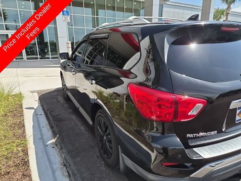 Used 2020 Nissan Pathfinder SL w/ Cargo Package FWD image 4