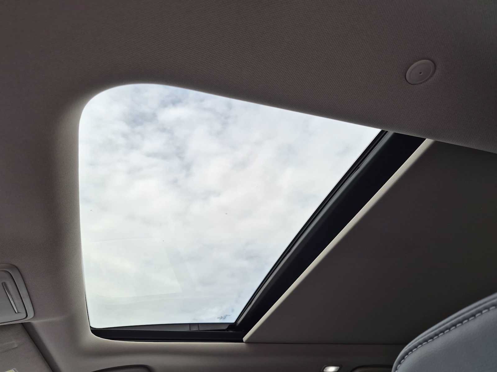 Certified 2025 Honda Pilot Touring image 18