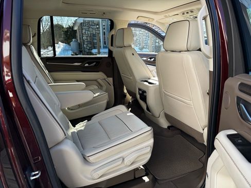 Used 2022 GMC Yukon XL Denali w/ Advanced Technology Package AWD/4WD image 30