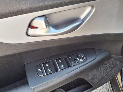 Used 2023 Kia Forte LXS FWD image 17