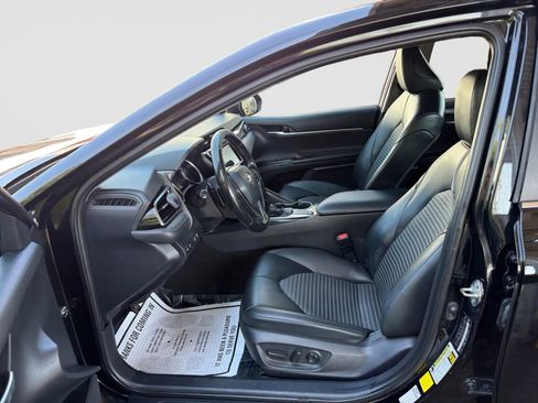 Used 2020 Toyota Camry SE FWD image 12