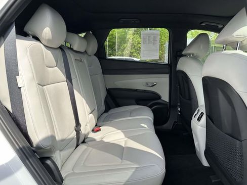 Used 2025 Hyundai Tucson Limited FWD image 11