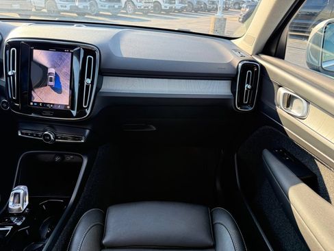 Used 2025 Volvo XC40 B5 Plus AWD/4WD image 20