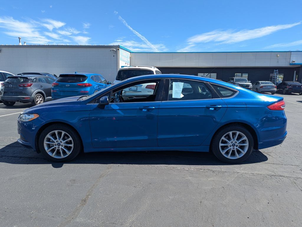 Used 2017 Ford Fusion SE w/ Fusion SE Technology Package FWD image 8