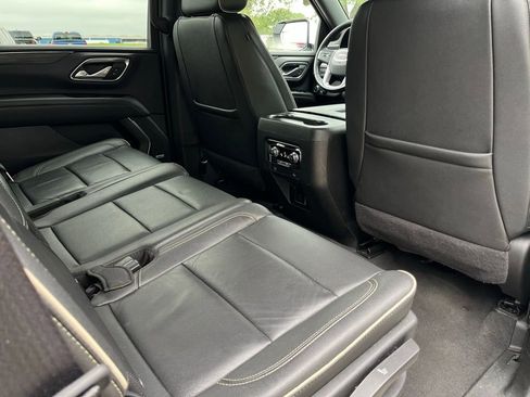 Used 2024 GMC Yukon SLT RWD image 11