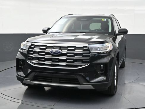 Used 2025 Ford Explorer Active w/ Active Comfort Package RWD image 8