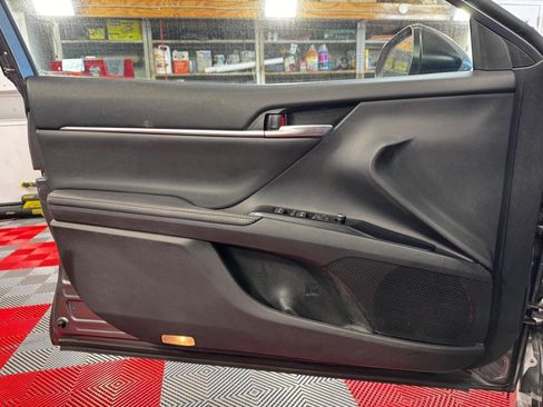 Used 2019 Toyota Camry XLE FWD image 13
