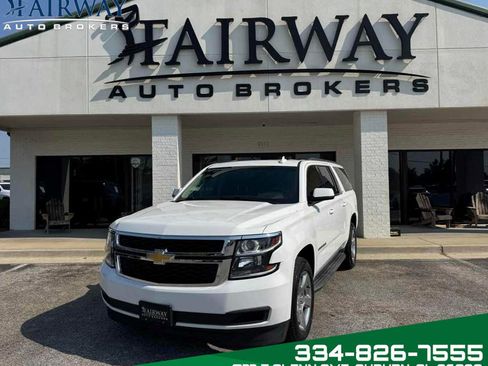 Used 2018 Chevrolet Suburban LT RWD image 1