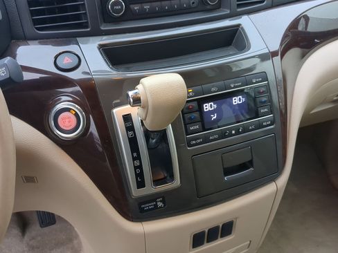 Used 2014 Nissan Quest SV image 19