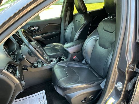 Used 2019 Jeep Cherokee Limited AWD/4WD image 12