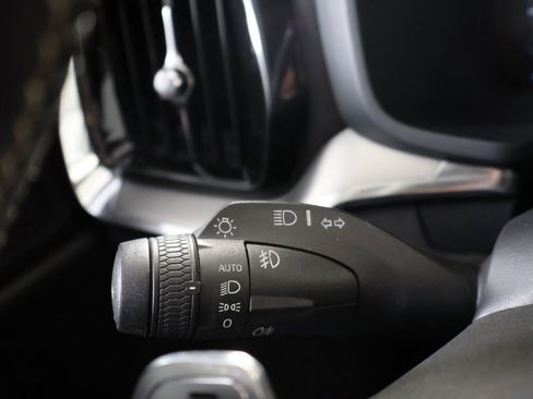 Used 2019 Volvo S60 T5 R-Design image 40