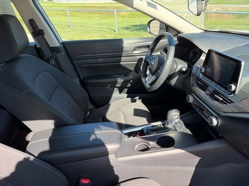 Used 2025 Nissan Altima 2.5 SV FWD image 27