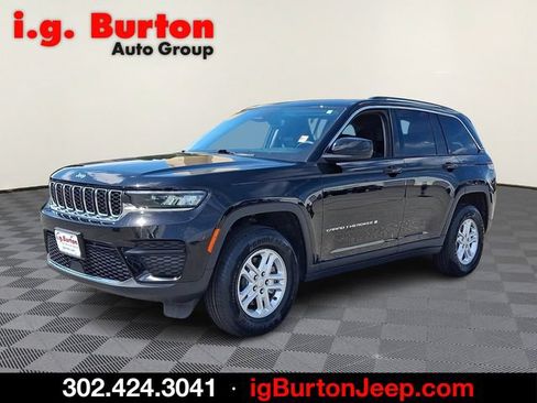 Used 2023 Jeep Grand Cherokee Laredo AWD/4WD image 3