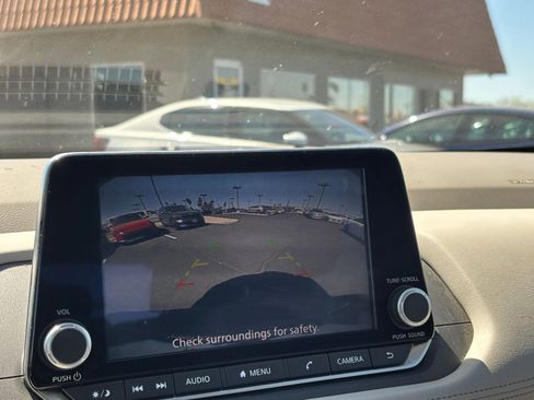Used 2025 Nissan Rogue SV FWD image 25