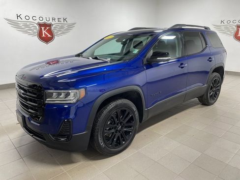 Used 2023 GMC Acadia SLE w/ Driver Convenience Package image 3