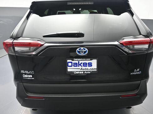 Used 2024 Toyota RAV4 LE AWD/4WD image 32