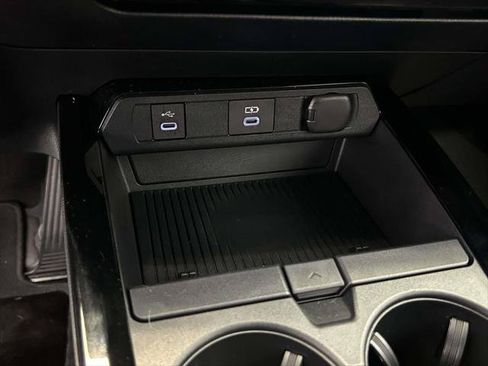 Certified 2025 Toyota Prius LE FWD image 19