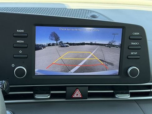 Used 2021 Hyundai Elantra SEL image 17