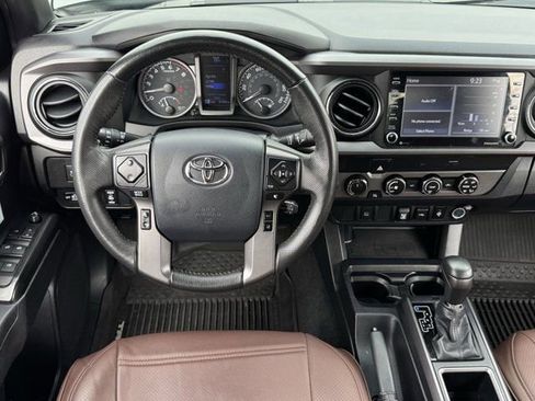 Used 2020 Toyota Tacoma TRD Off-Road AWD/4WD image 12