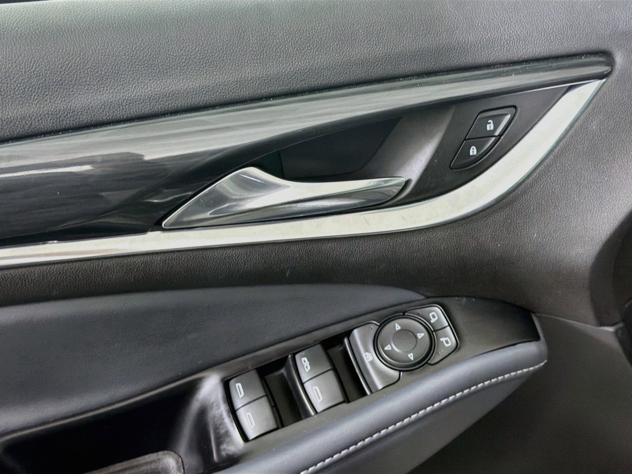 Used 2024 Buick Enclave Essence w/ Sport Touring Edition FWD image 15