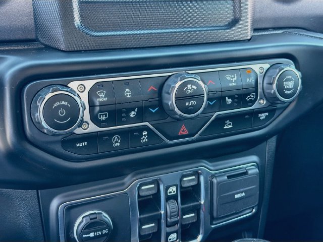 Used 2021 Jeep Gladiator Mojave w/ Cold Weather Group AWD/4WD image 16