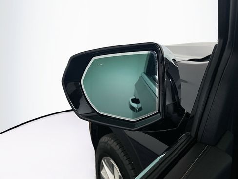 Used 2025 Chevrolet Tahoe Premier image 16