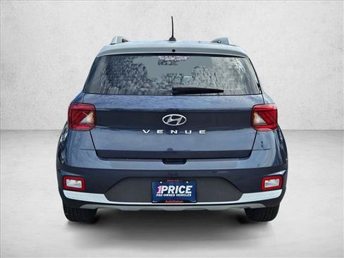 Used 2023 Hyundai Venue Limited w/ Cargo Package FWD image 7
