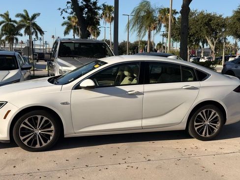 Used 2019 Buick Regal Essence w/ Driver Confidence Package I FWD image 3