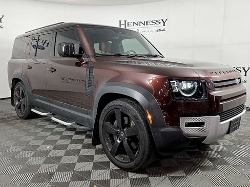 Used 2023 Land Rover Defender 130 SE image 3